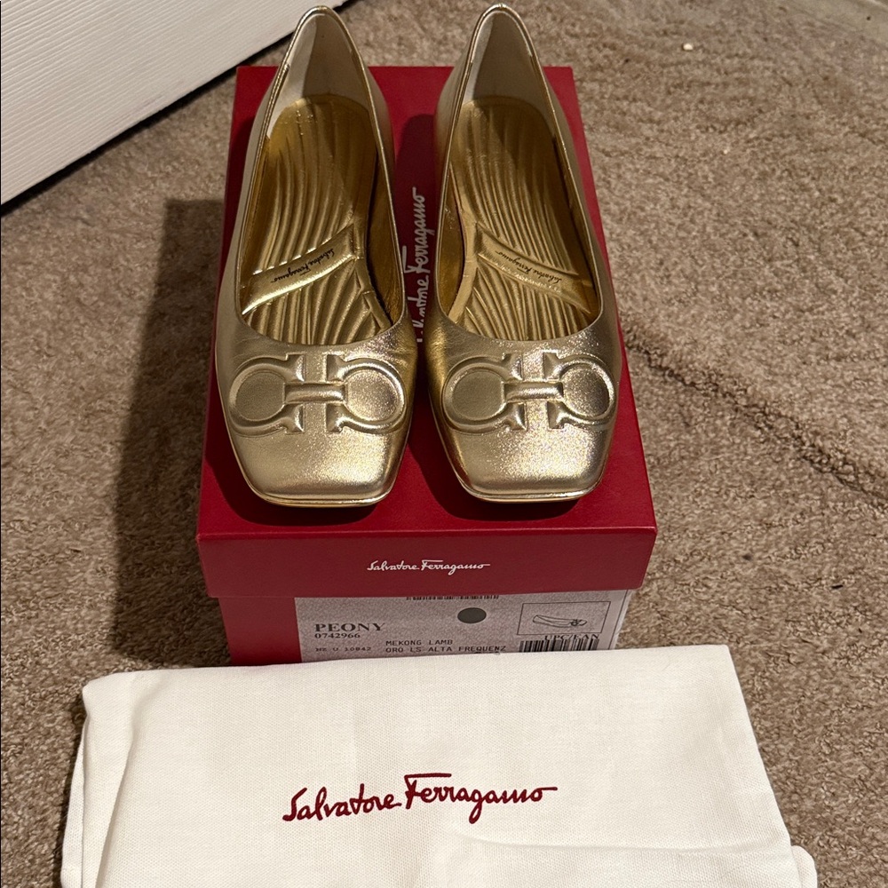 Salvatore Ferragamo Gold Flats - Picture 1 of 7